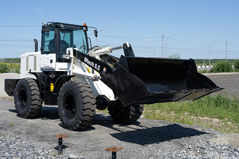 Фронтальный погрузчик Mtech 8.5 (МАНИТЕШ)