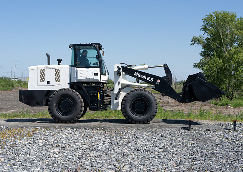 Фронтальный погрузчик Mtech 8.5 (МАНИТЕШ)