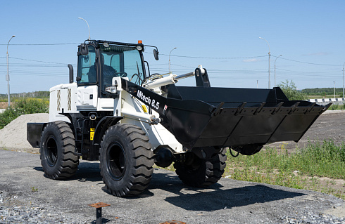 Фронтальный погрузчик Mtech 8.5 (МАНИТЕШ)