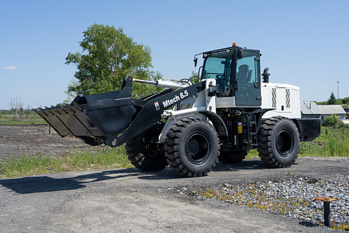 Фронтальный погрузчик Mtech 8.5 (МАНИТЕШ)