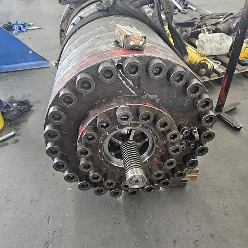 ремонт крупногабаритного гидроцилиндра: возвращаем мощь промышленности картинка