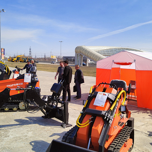 «свой дом 2026»: «гидромаш» представил технику собственного производства картинка